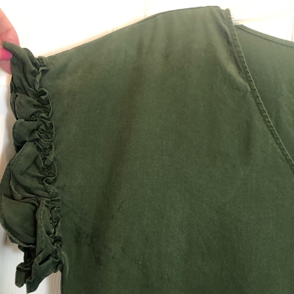 Cremieux Ruffle Short Sleeves with V-Neck Dress. Size Small - Picture 9 of 9